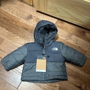 NWT The North Face Reversible Hooded Puffer Jacket Coat Baby 0-3 Months Gray